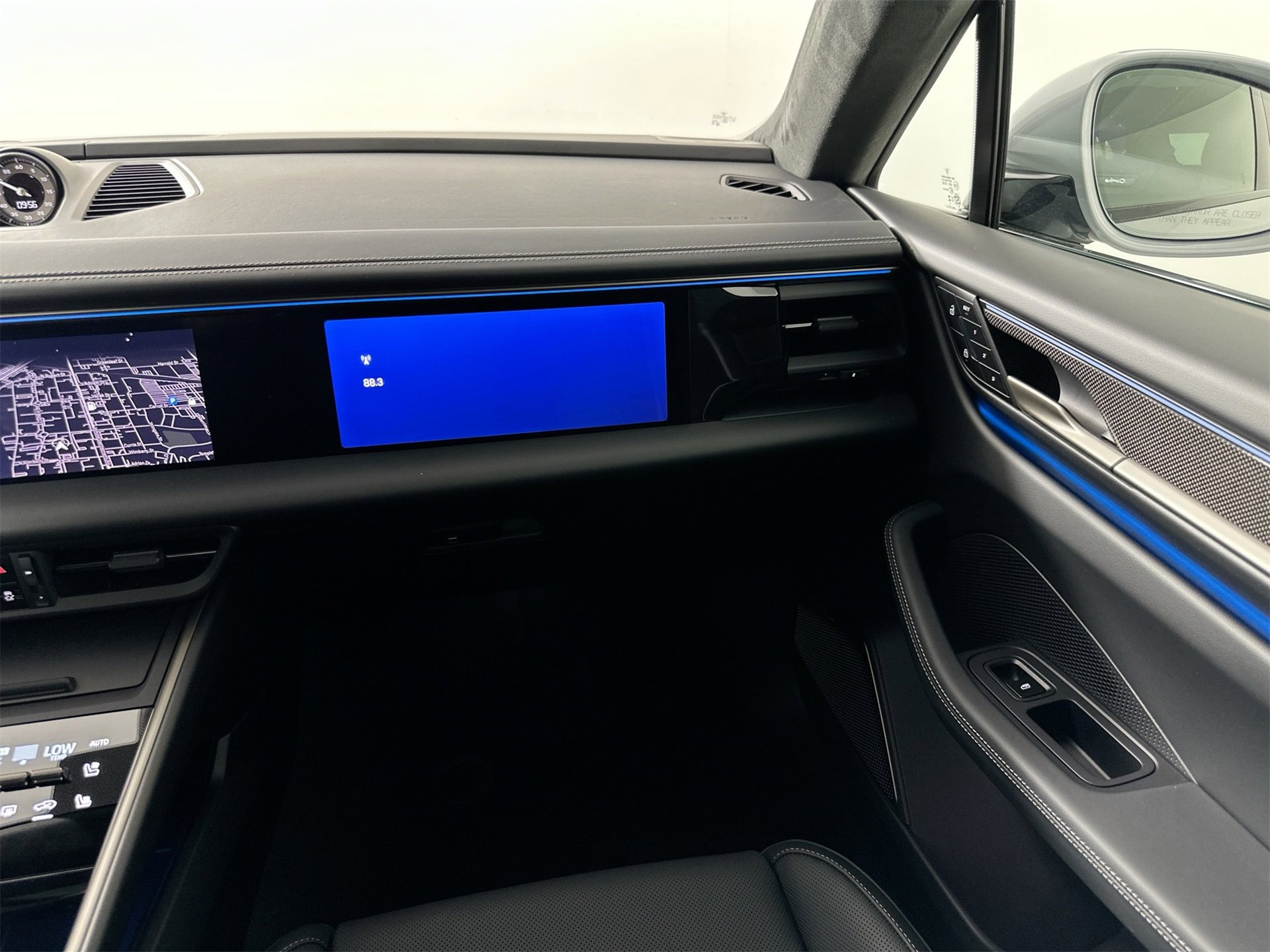 Certified 2025 Porsche Macan Turbo Electric image 32