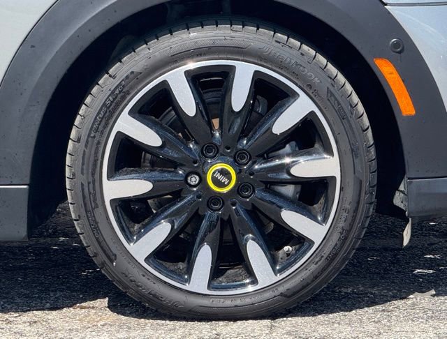 Used 2024 MINI Cooper SE FWD video 3