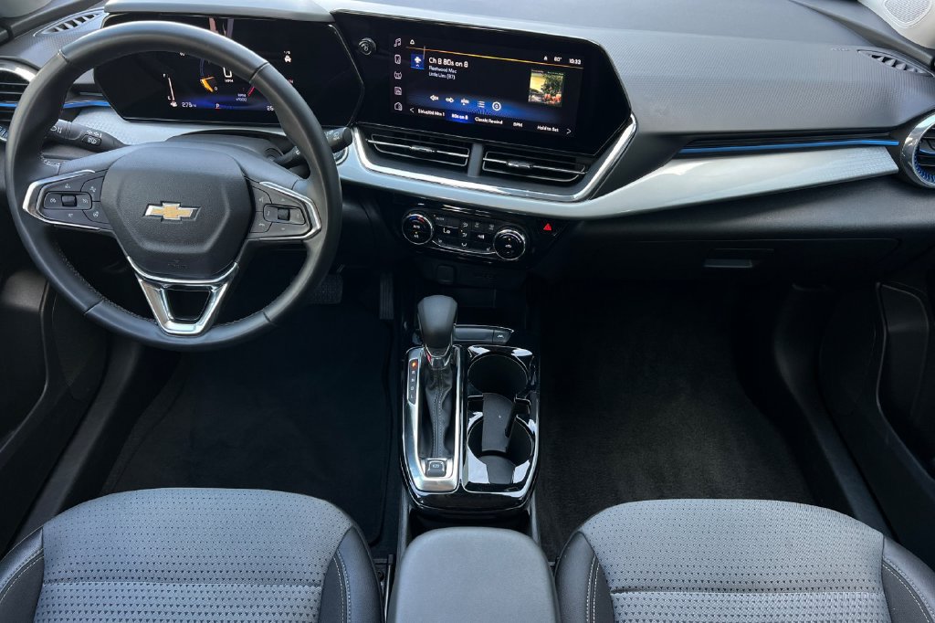 Used 2025 Chevrolet Trax LT w/ LT Convenience Package FWD image 13