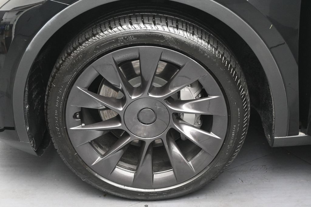 Used 2023 Tesla Model Y Long Range AWD/4WD image 37