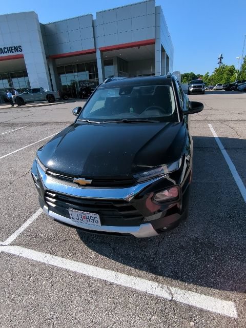 Used 2023 Chevrolet TrailBlazer LT FWD image 2