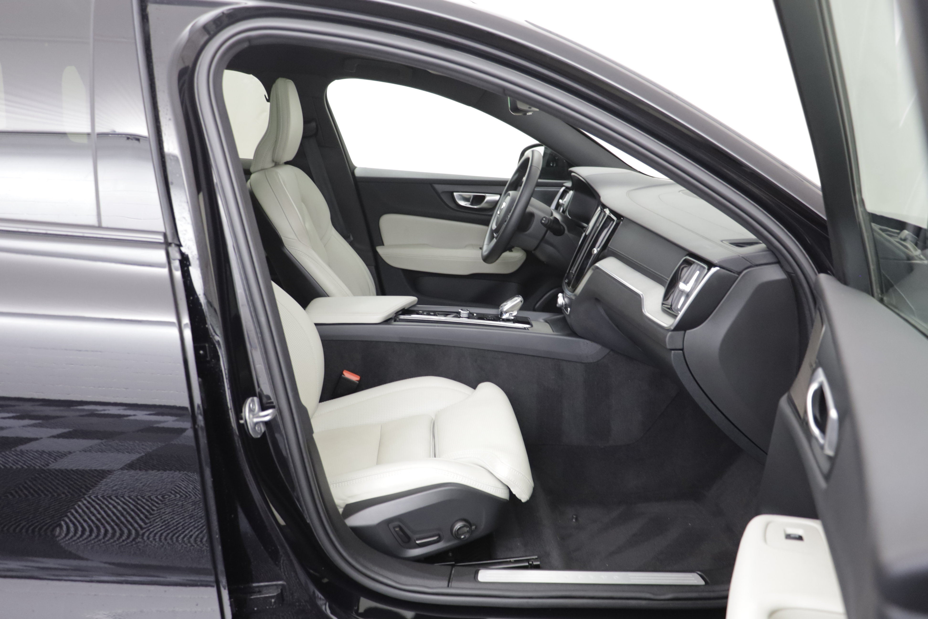 Used 2024 Volvo V60 B5 Cross Country Ultimate w/ Protection Package Premier AWD/4WD image 19