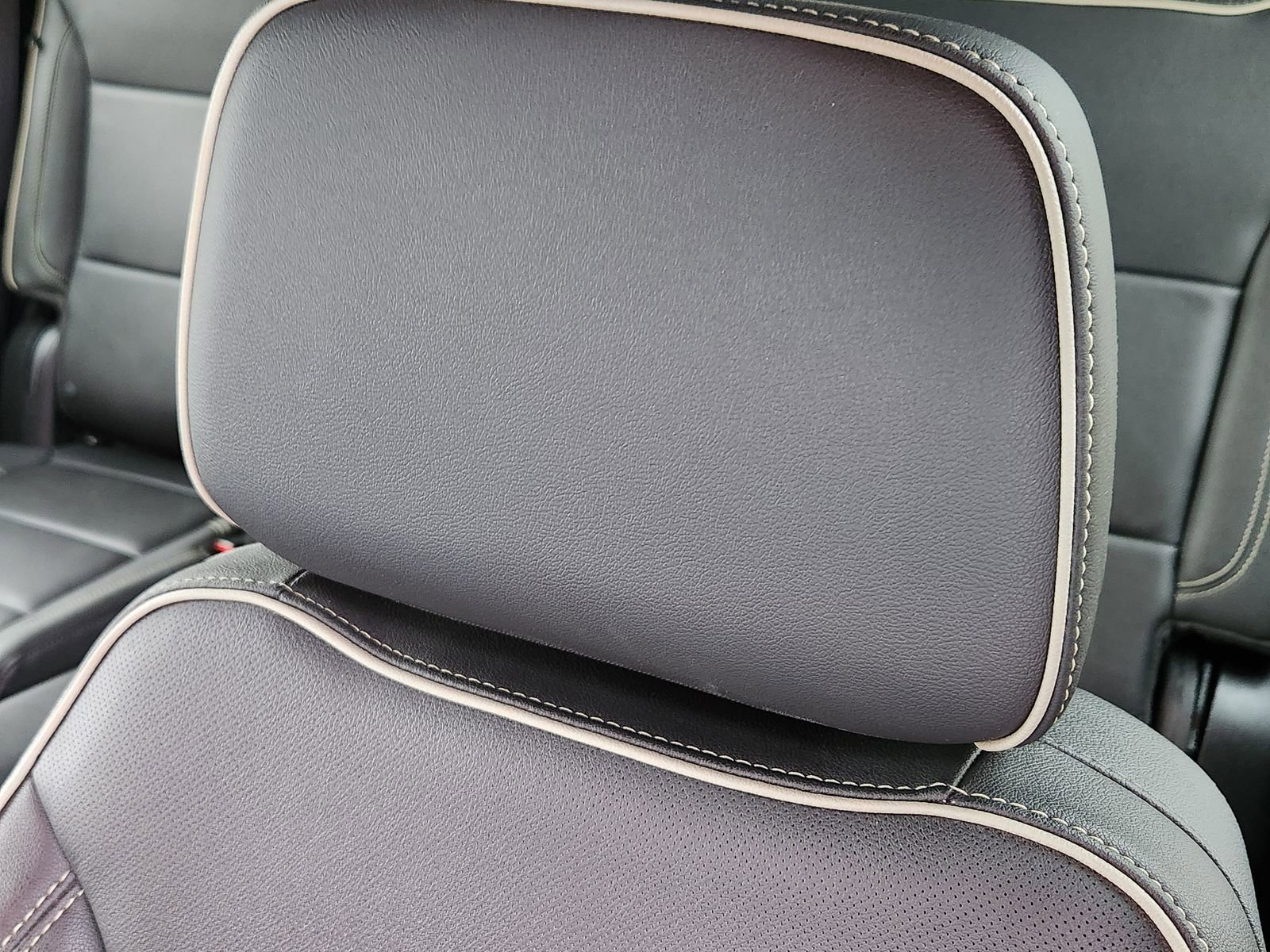 Used 2024 GMC Yukon SLT image 17