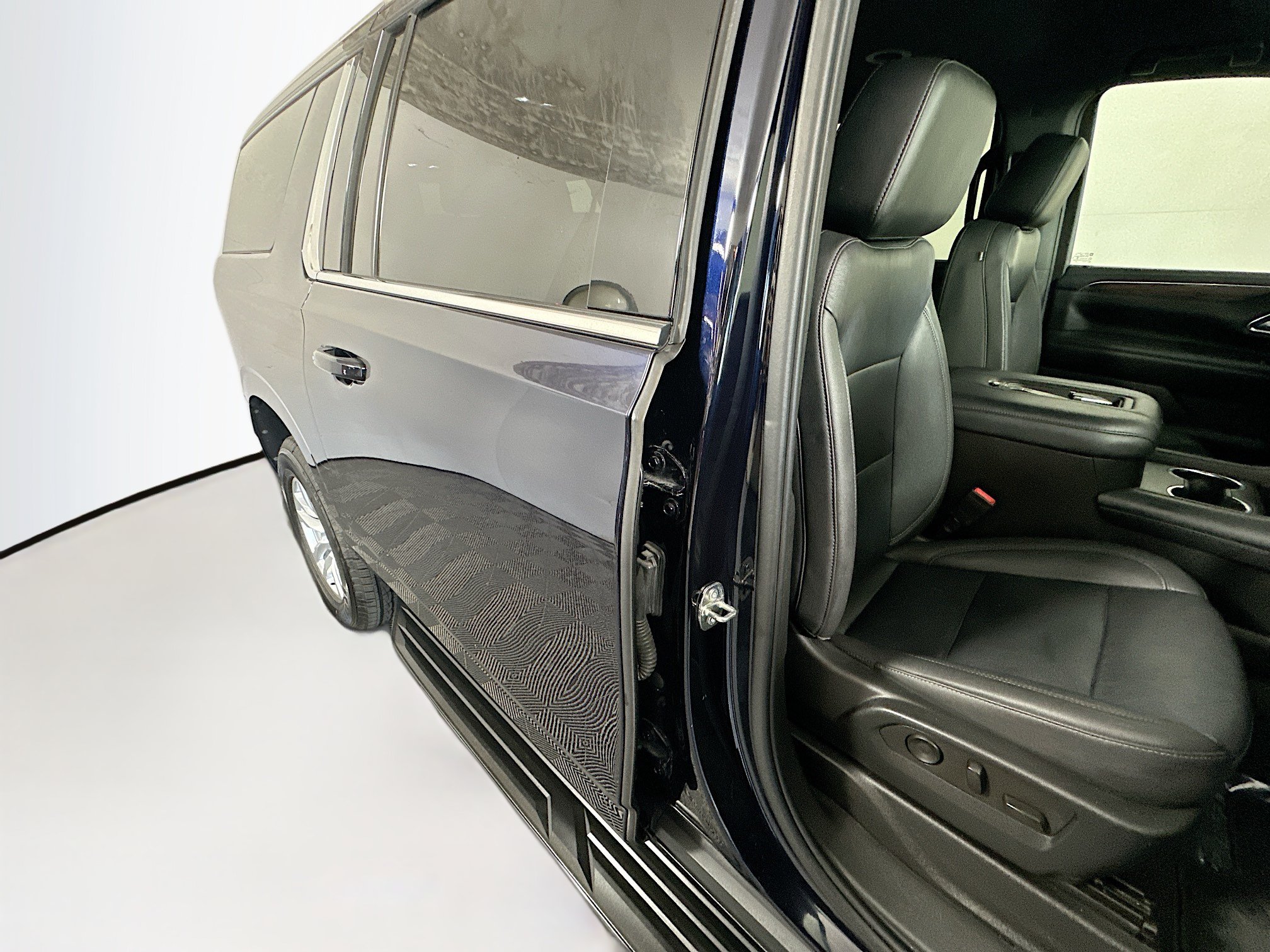 Used 2023 Chevrolet Suburban LT AWD/4WD image 28