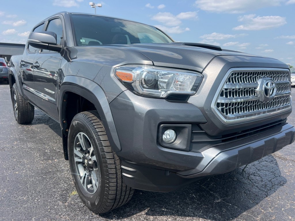 Used 2017 Toyota Tacoma 4x4 Double Cab image 1