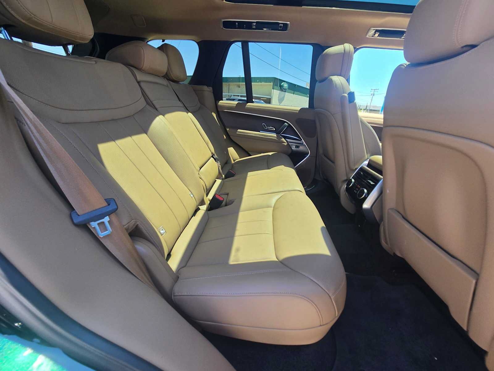 Used 2025 Land Rover Range Rover SE AWD/4WD image 12