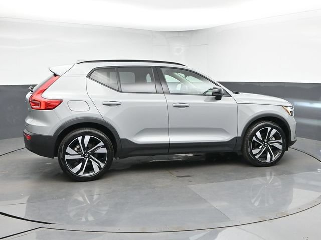 Used 2025 Volvo XC40 B5 Plus AWD/4WD image 9