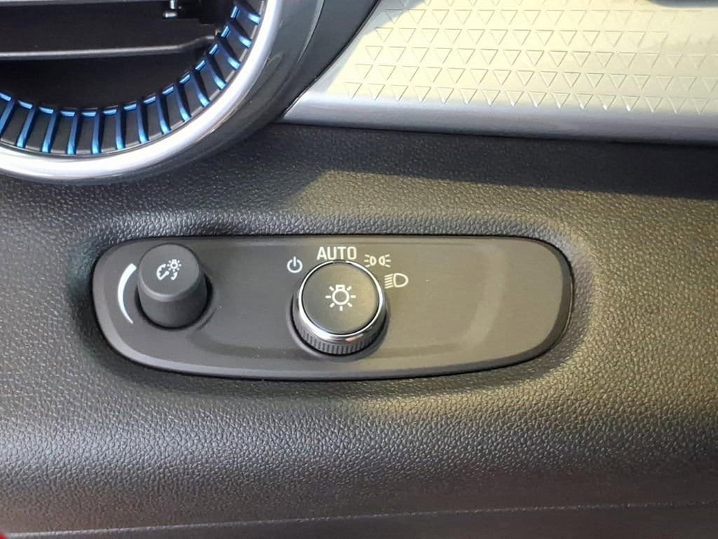New 2026 Chevrolet Trax LT w/ LT Convenience Package FWD image 15