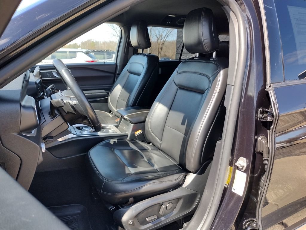 Used 2020 Ford Explorer XLT w/ Equipment Group 202A image 2
