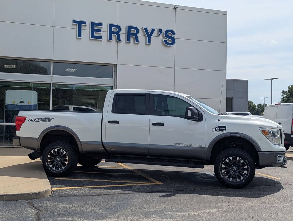 Used 2018 Nissan Titan PRO-4X w/ Pro-4x Convenience Package AWD/4WD image 2