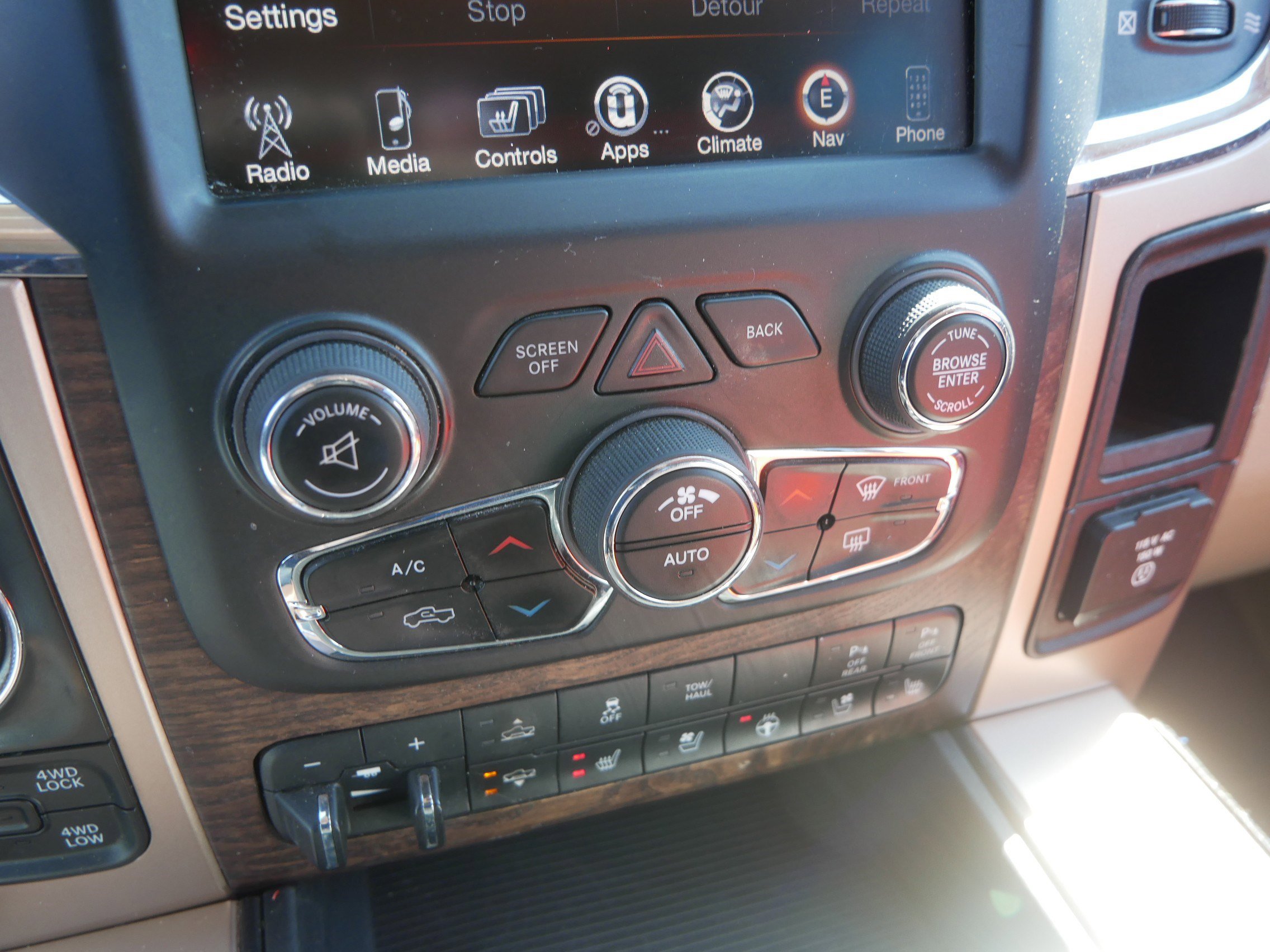 Used 2014 RAM 1500 Laramie Longhorn w/ Convenience Group image 34