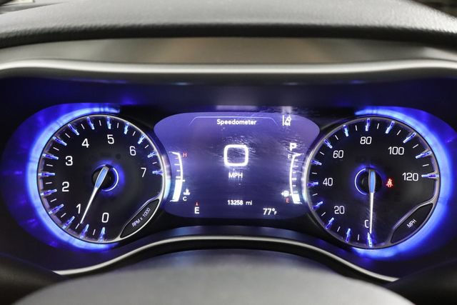 Used 2025 Chrysler Pacifica Select AWD/4WD image 28