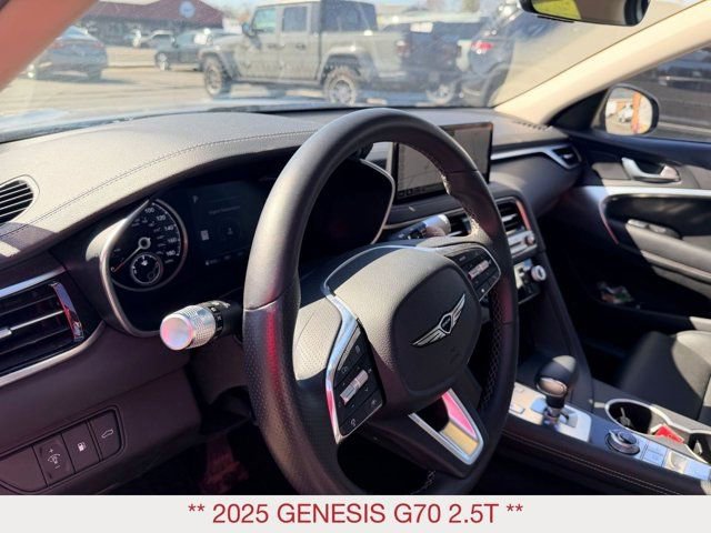 Used 2025 Genesis G70 2.5T image 8