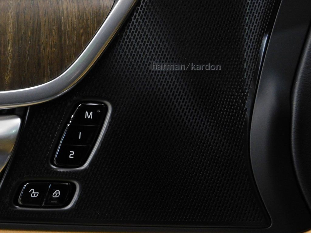 Used 2026 Volvo V90 B6 Cross Country Ultra image 28