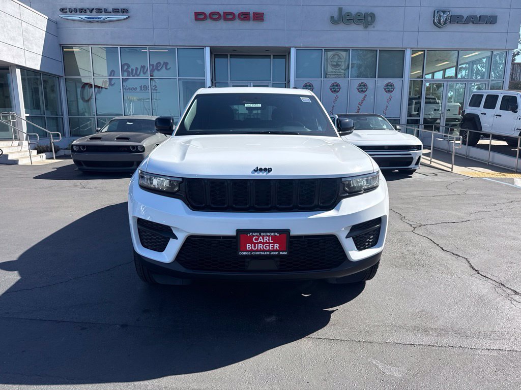 Certified 2025 Jeep Grand Cherokee Altitude AWD/4WD image 2