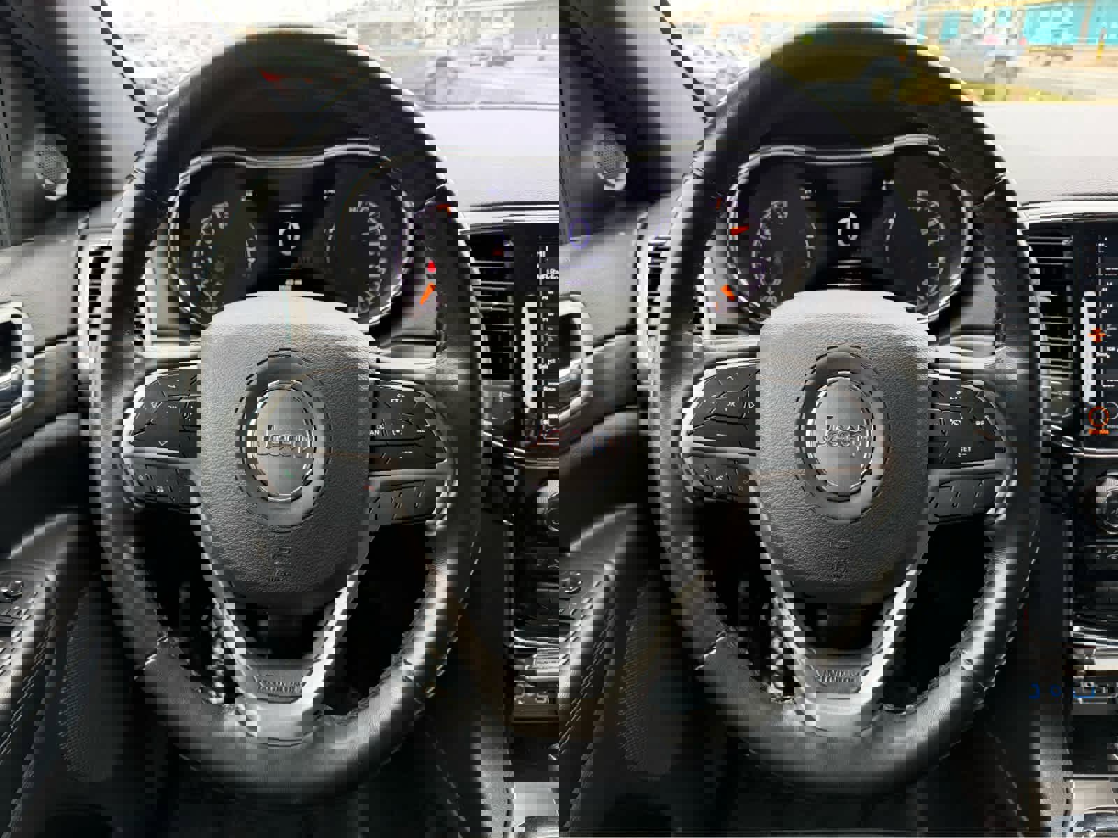 Used 2021 Jeep Grand Cherokee Laredo X image 15