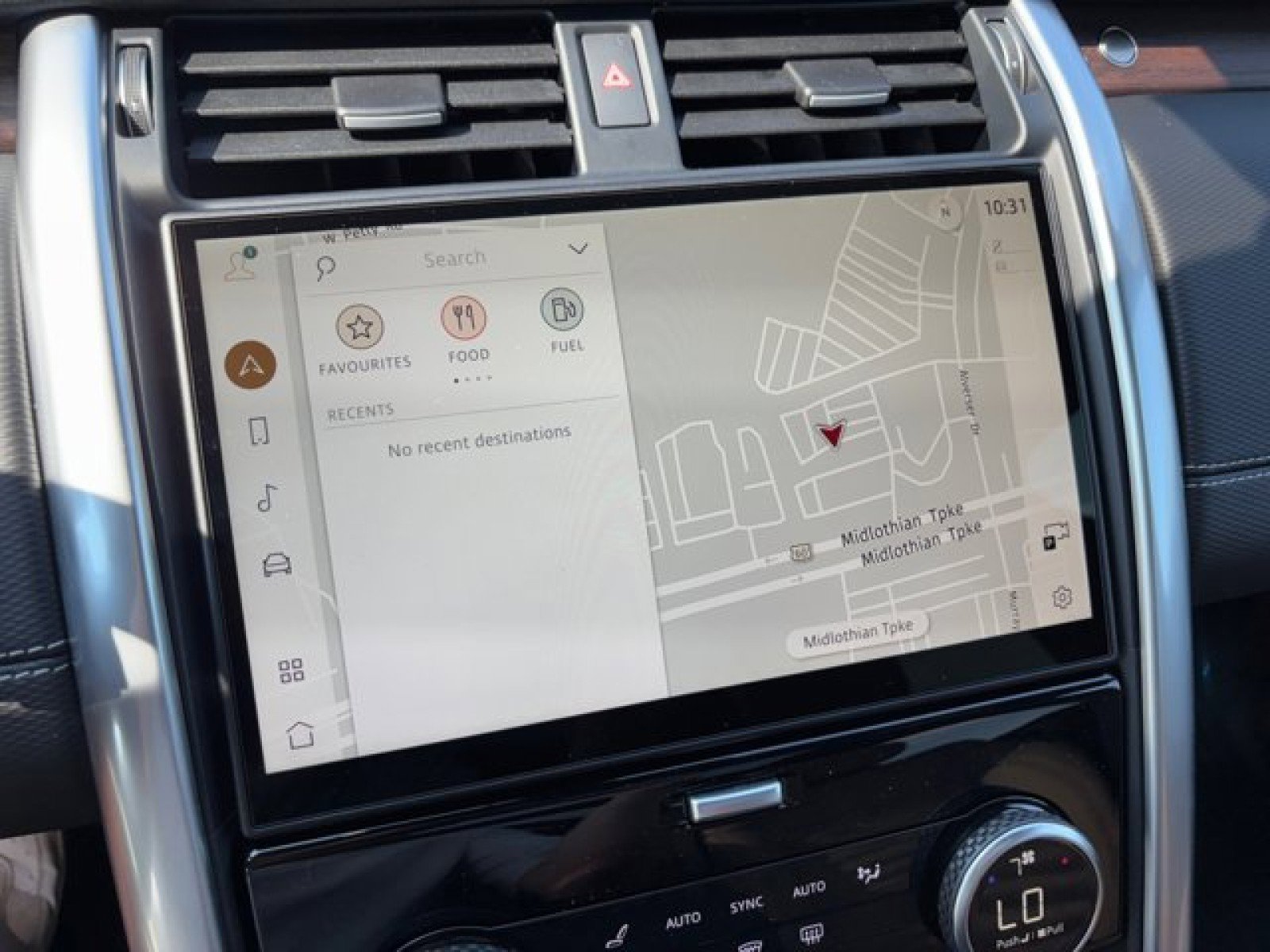 New 2025 Land Rover Discovery Dynamic SE image 16