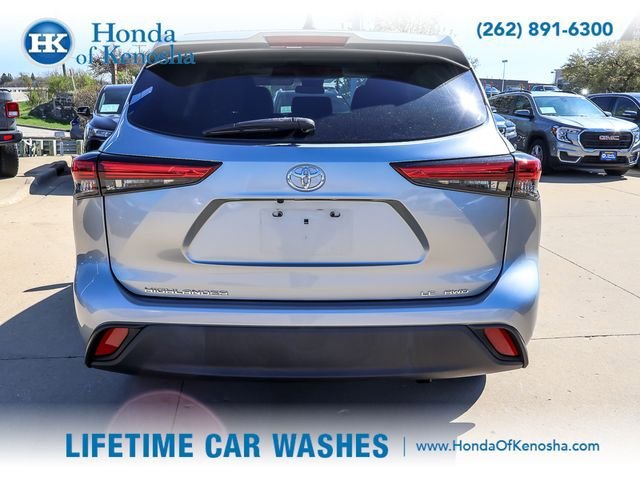 Used 2022 Toyota Highlander LE AWD/4WD image 4