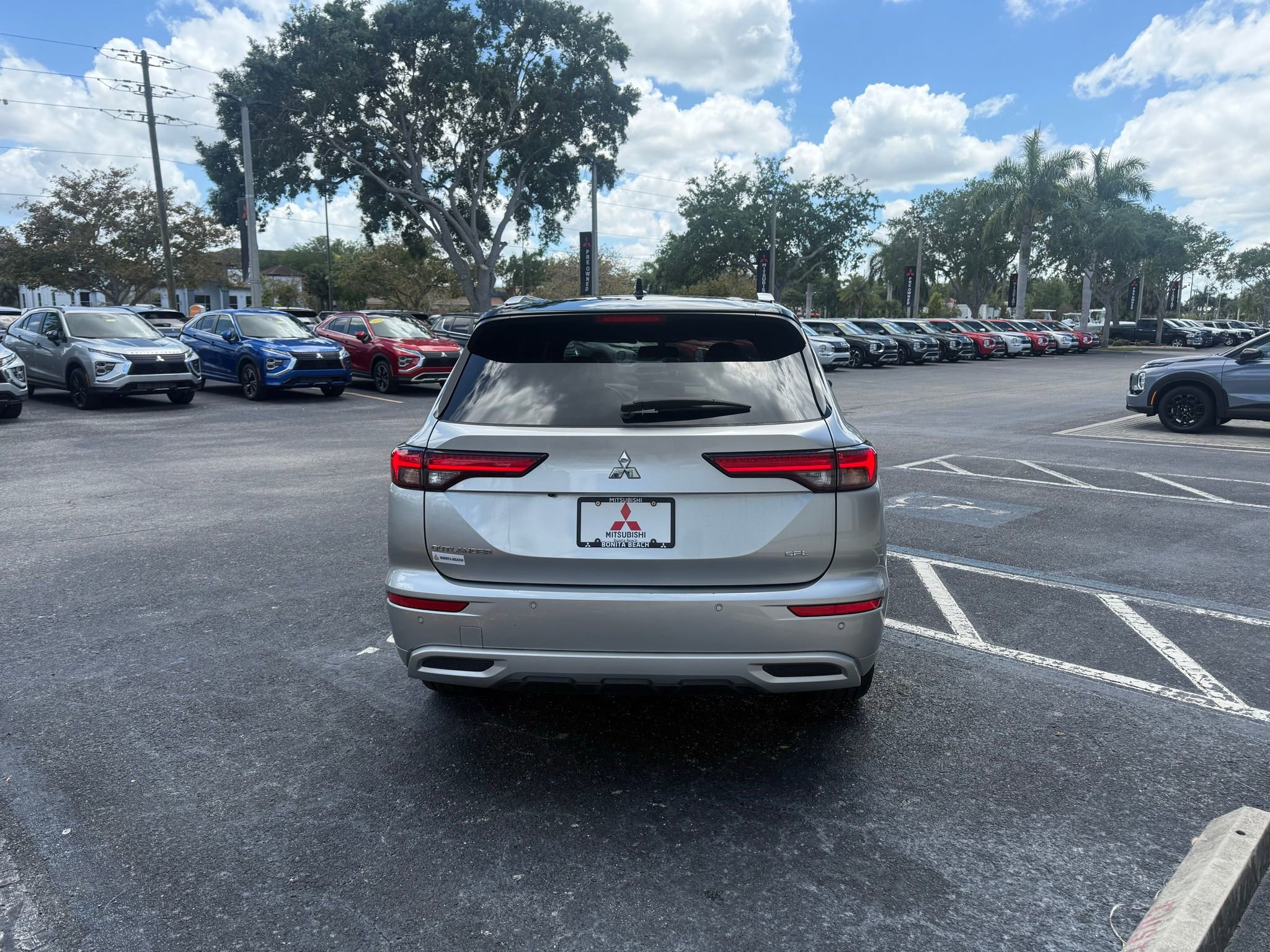 Used 2023 Mitsubishi Outlander SEL image 6