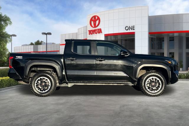Used 2024 Toyota Tacoma TRD Off-Road image 3