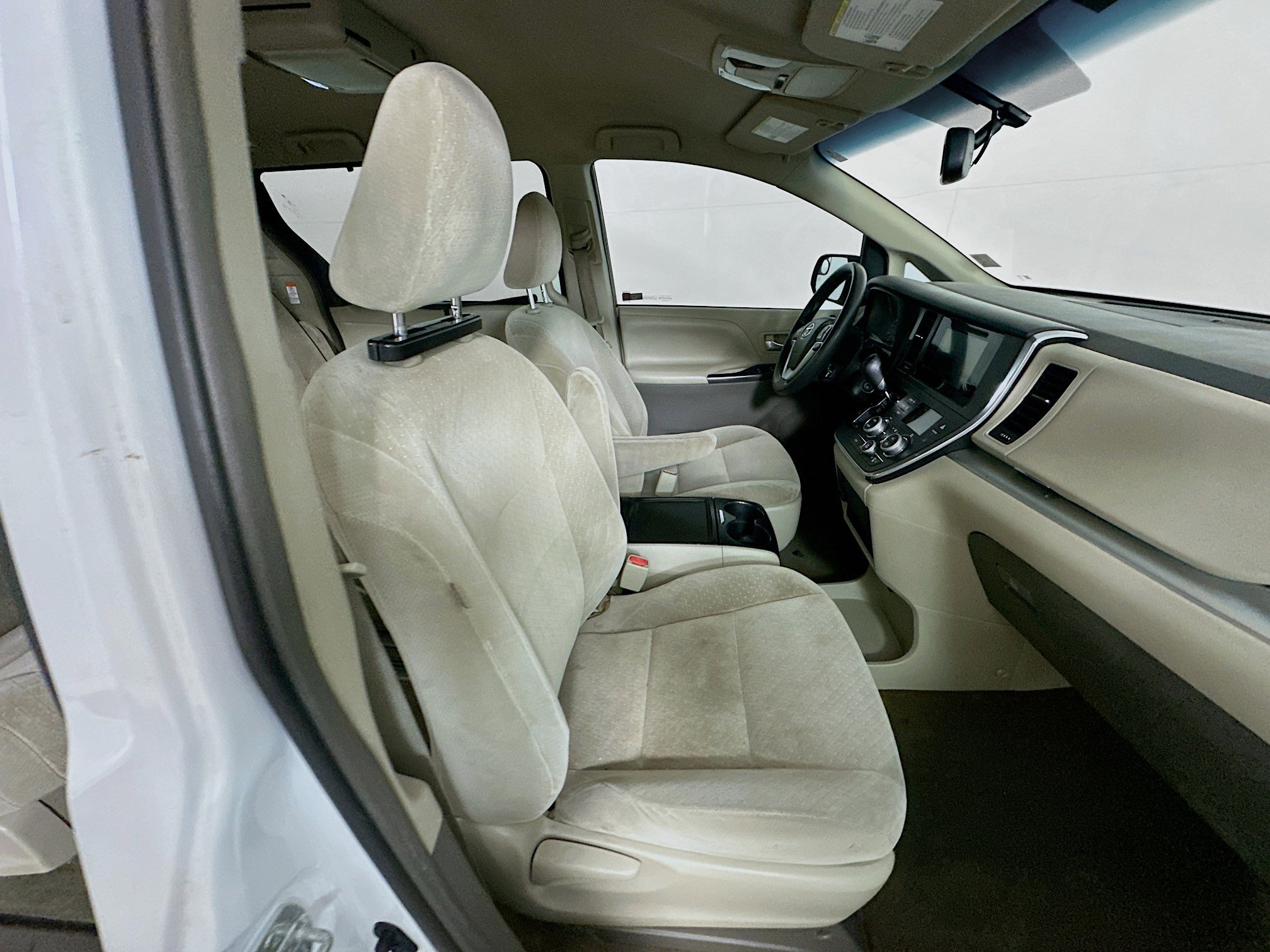 Used 2017 Toyota Sienna LE image 29