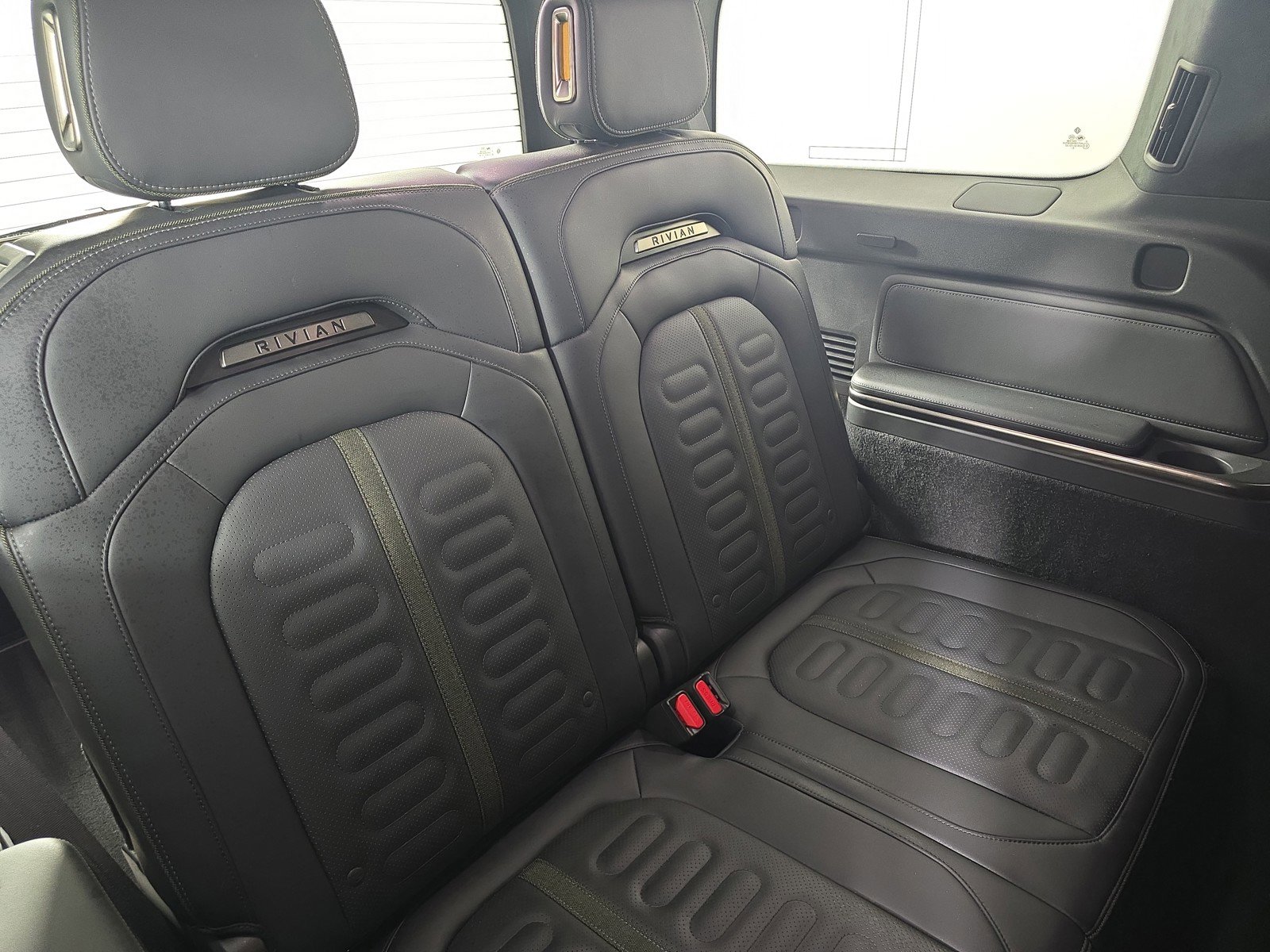 Used 2024 Rivian R1S Adventure image 25