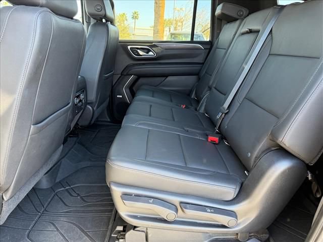 Used 2021 Chevrolet Suburban Z71 w/ Luxury Package image 7