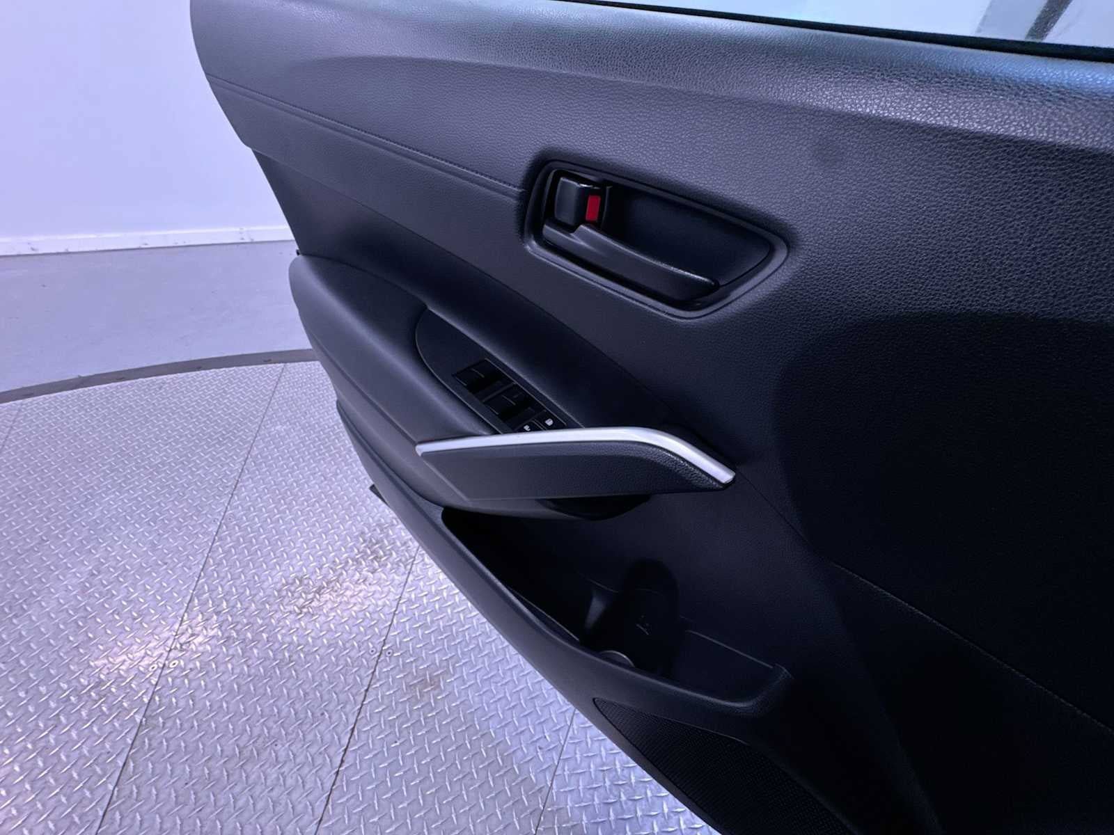 Used 2022 Toyota Corolla Cross LE w/ Moonroof Package FWD image 23