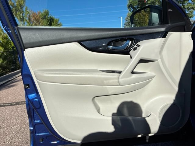 Used 2018 Nissan Rogue Sport SV w/ SV Technology Package AWD/4WD image 16