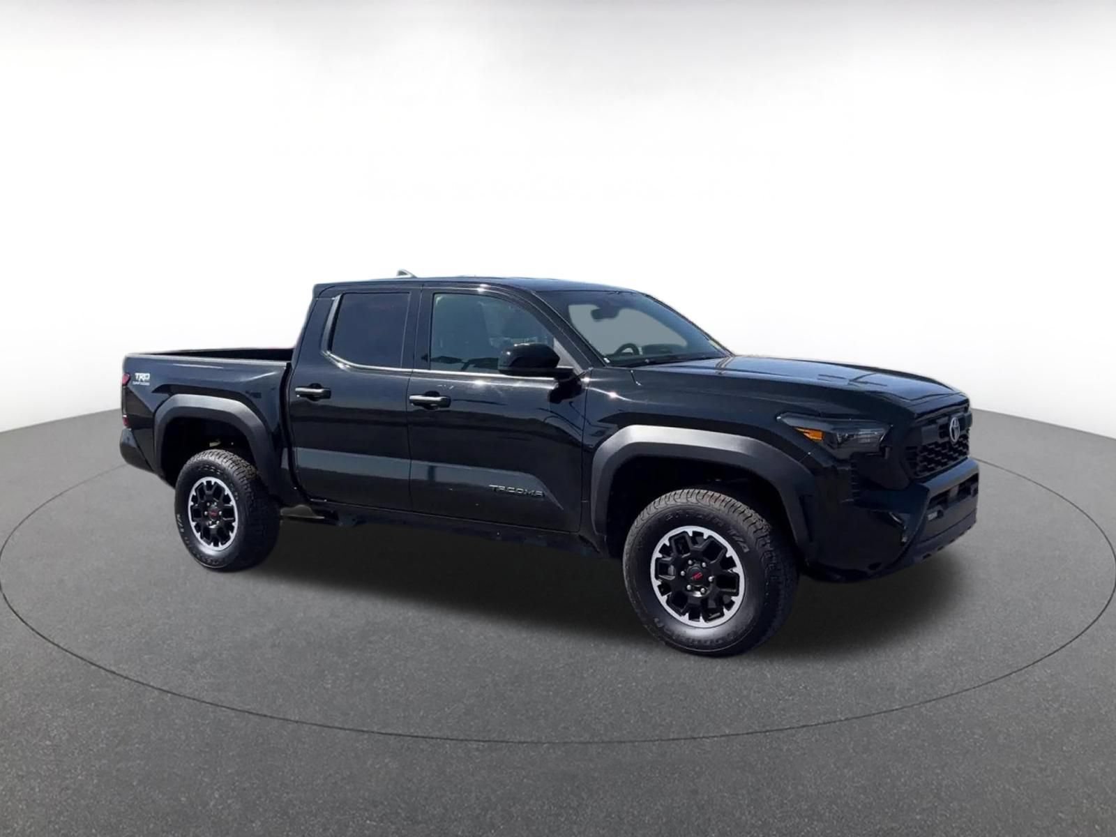 Used 2025 Toyota Tacoma TRD Off-Road AWD/4WD image 2