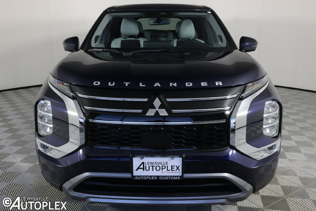 Used 2025 Mitsubishi Outlander SE FWD image 2