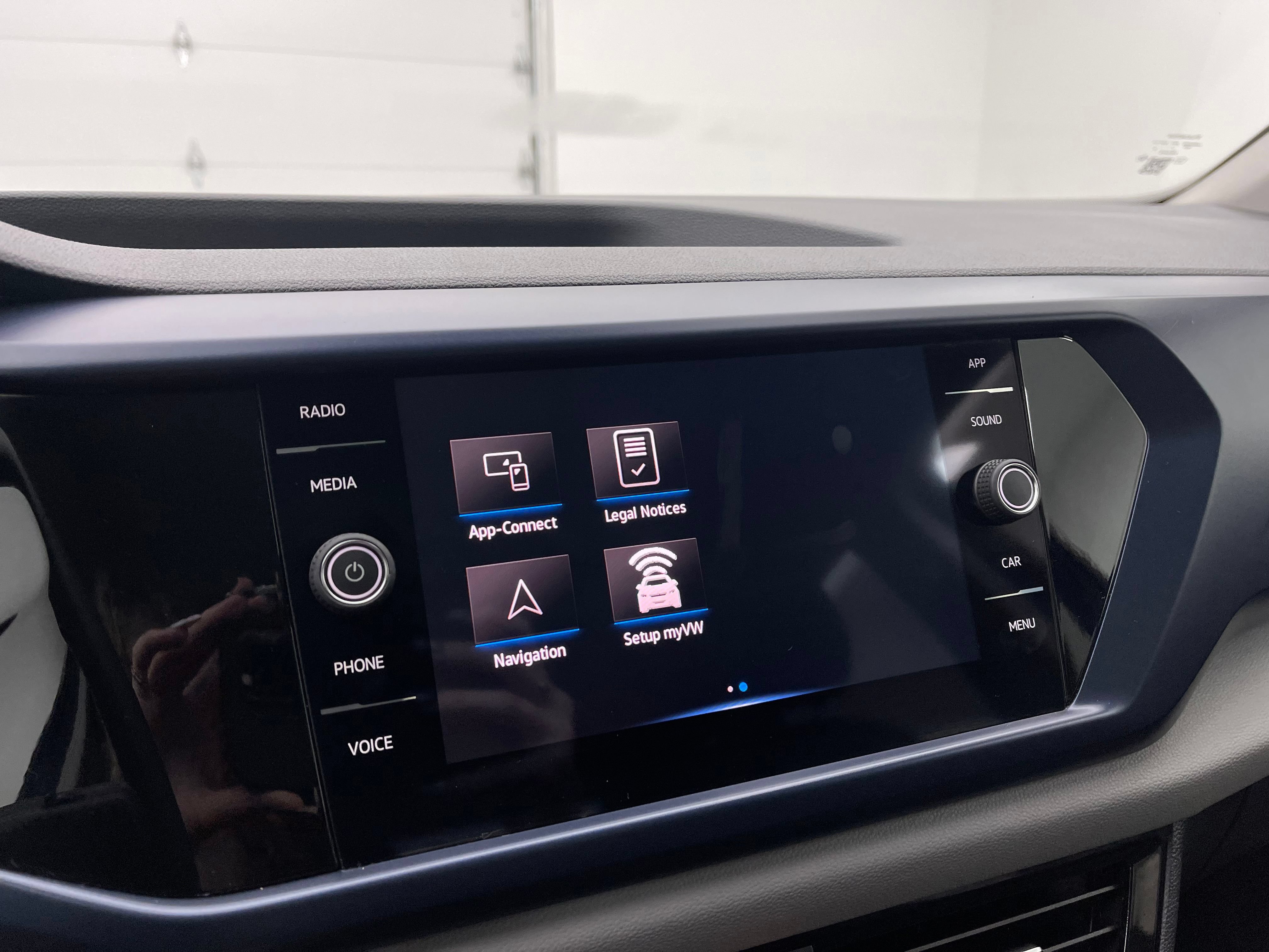 Used 2022 Volkswagen Taos SE w/ Panoramic Sunroof Package FWD image 24