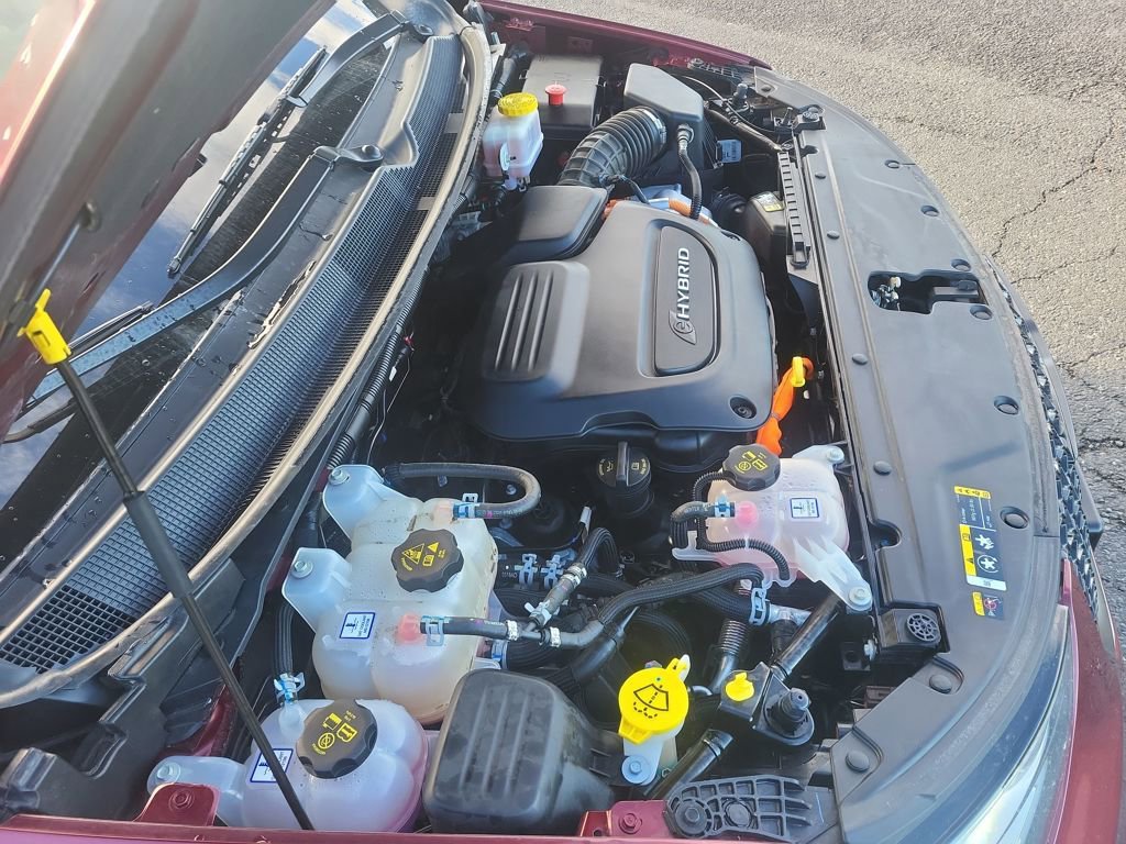 Used 2023 Chrysler Pacifica Limited w/ Uconnect Theater Family Group image 23