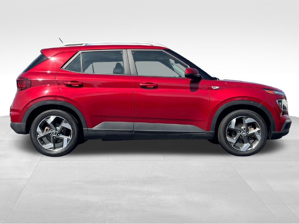 Used 2025 Hyundai Venue SEL FWD image 8