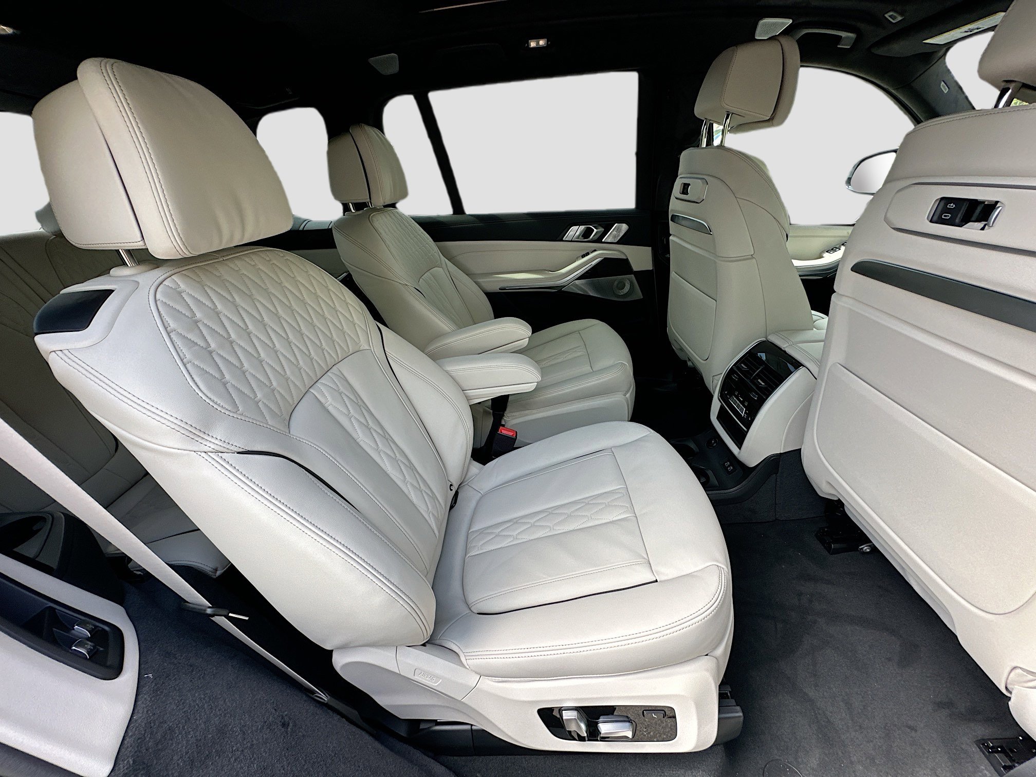 New 2026 BMW X7 M60i image 25