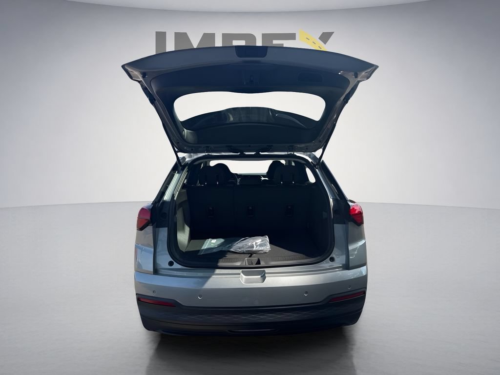 Used 2027 Chevrolet Bolt LT w/ Comfort Package FWD image 28