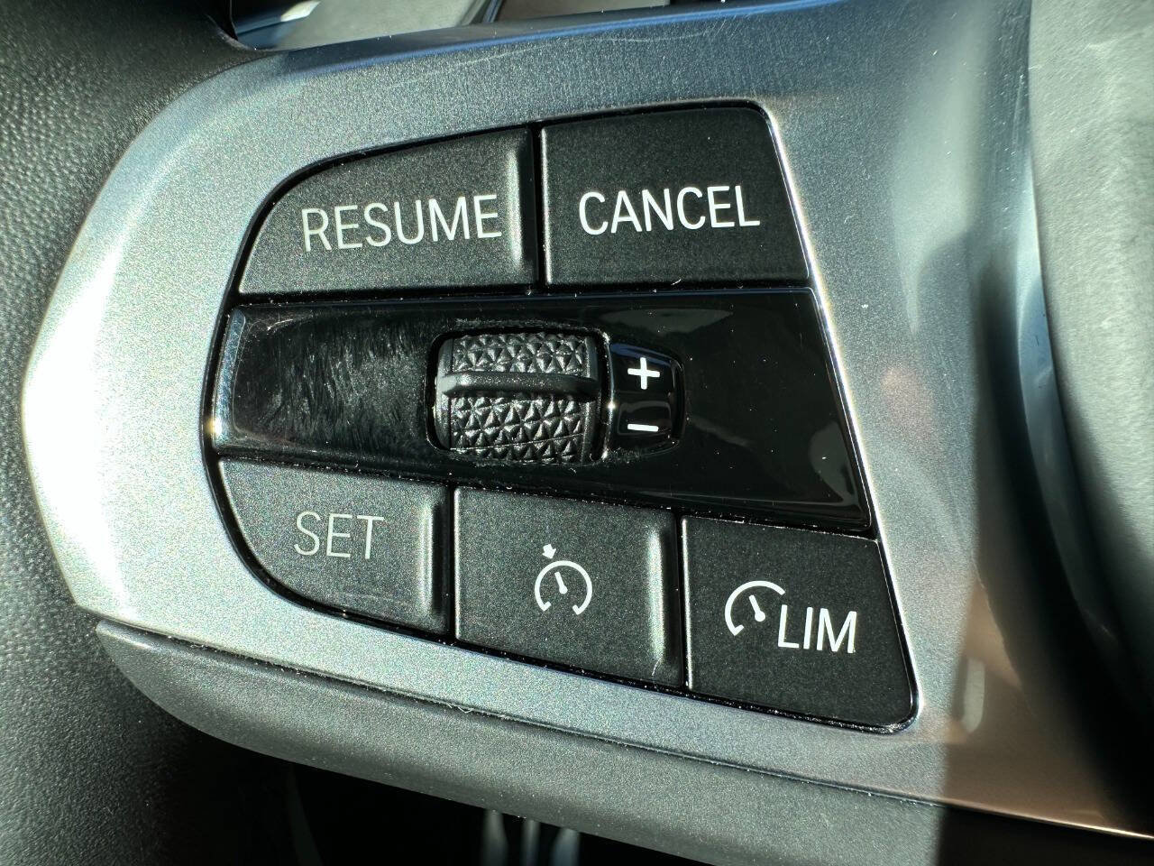 Used 2022 BMW X5 sDrive40i w/ M Sport Package image 34