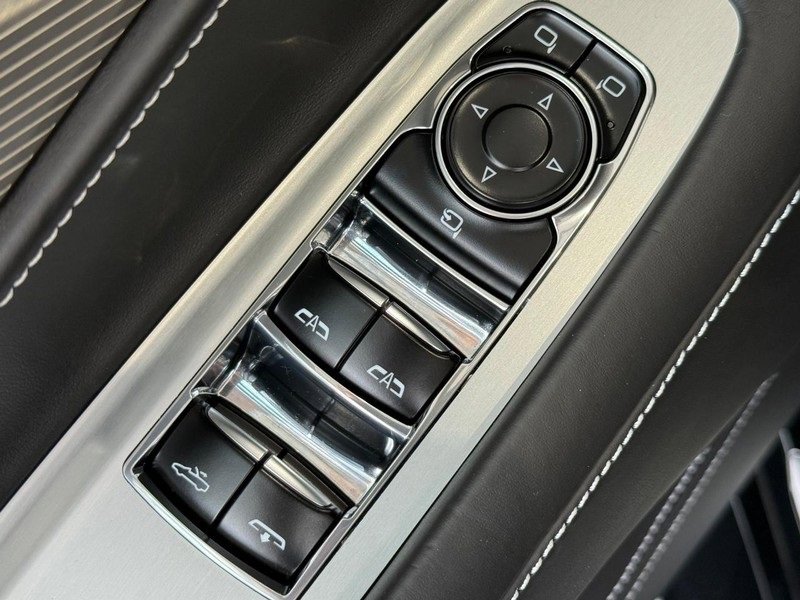 Used 2024 Chevrolet Corvette Stingray Premium Conv w/ Battery Protection Package image 18