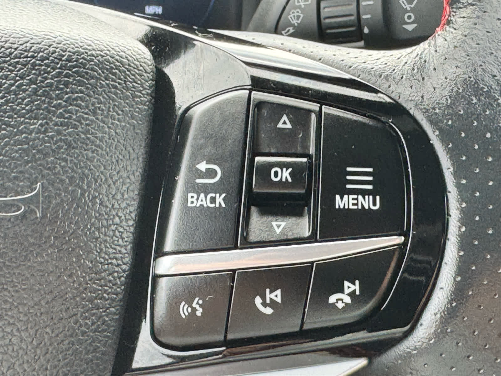 Used 2025 Ford Explorer ST-Line w/ ST-Line Street Pack AWD/4WD image 15