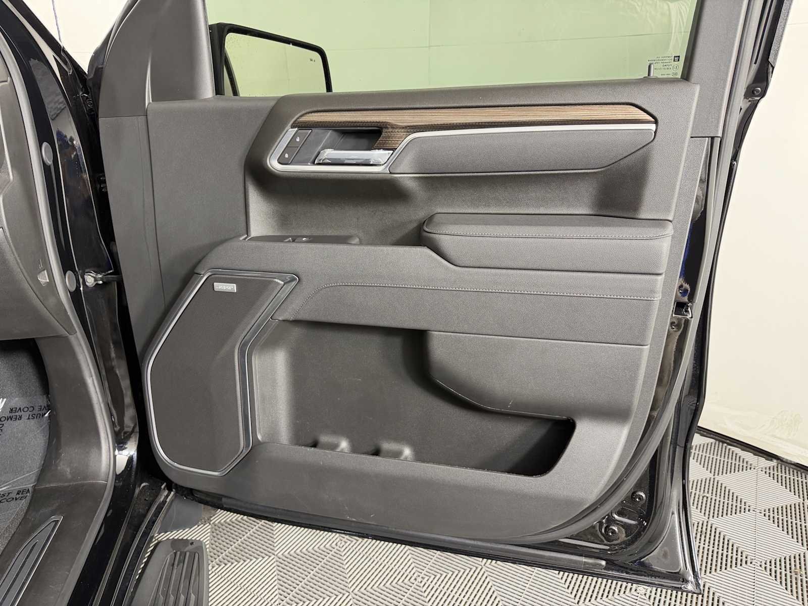 Used 2025 Chevrolet Silverado 1500 RST w/ Convenience Package II RWD image 12