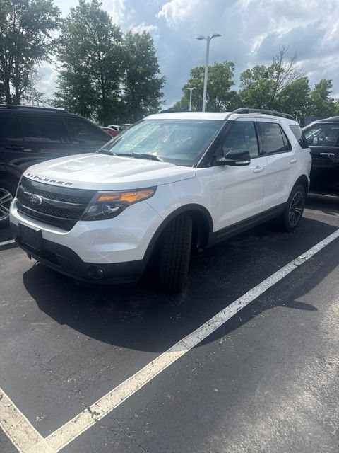 Used 2015 Ford Explorer Sport w/ Equipment Group 401A AWD/4WD image 2