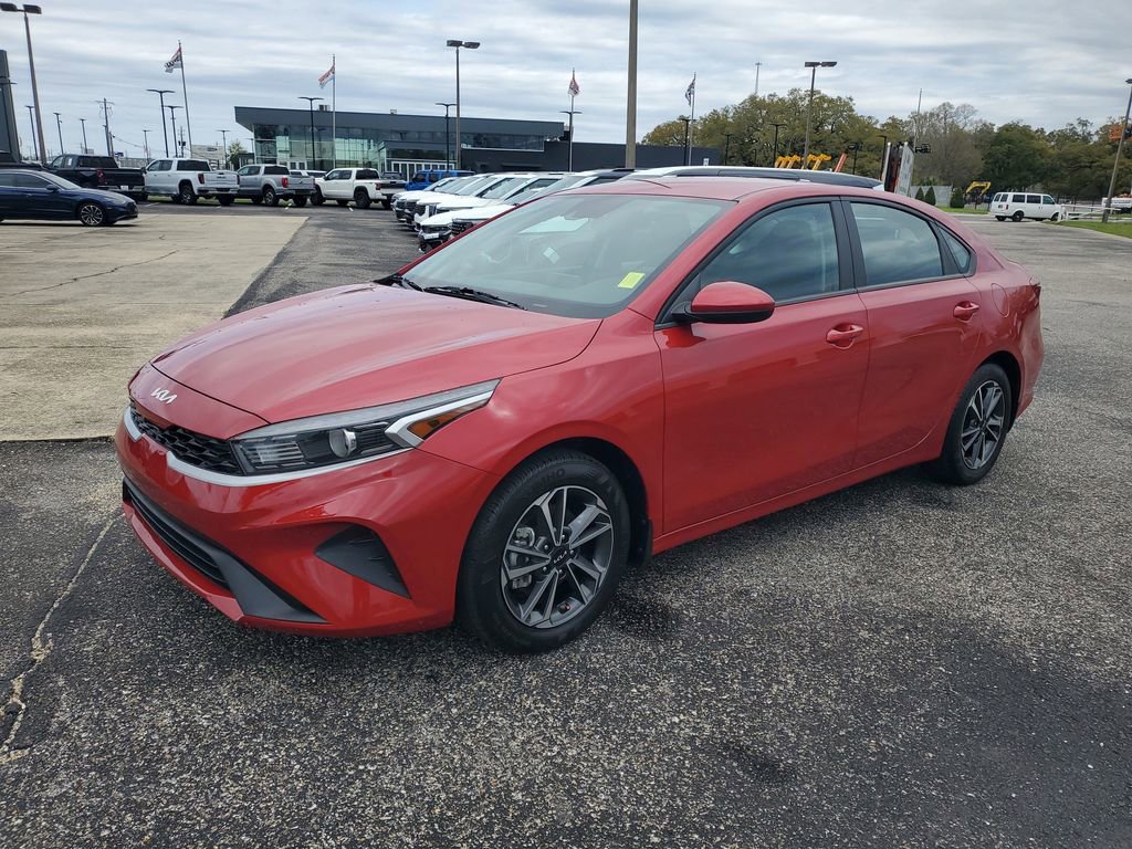 Used 2023 Kia Forte LXS image 2