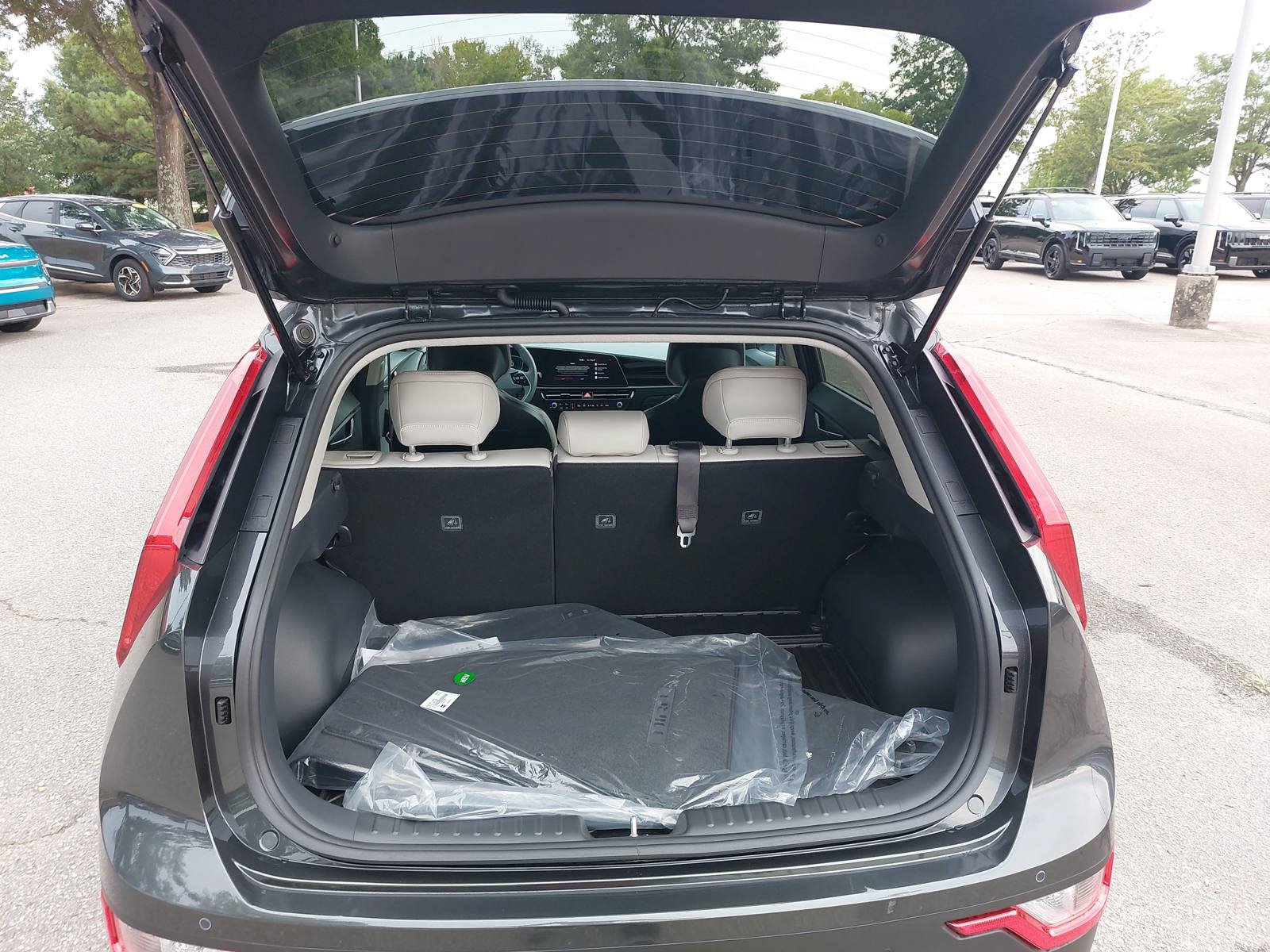New 2026 Kia Niro EX FWD image 12