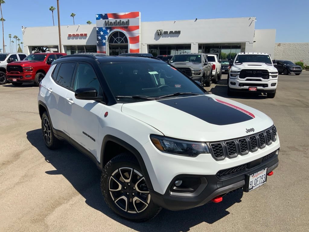 Certified 2024 Jeep Compass Trailhawk AWD/4WD image 1