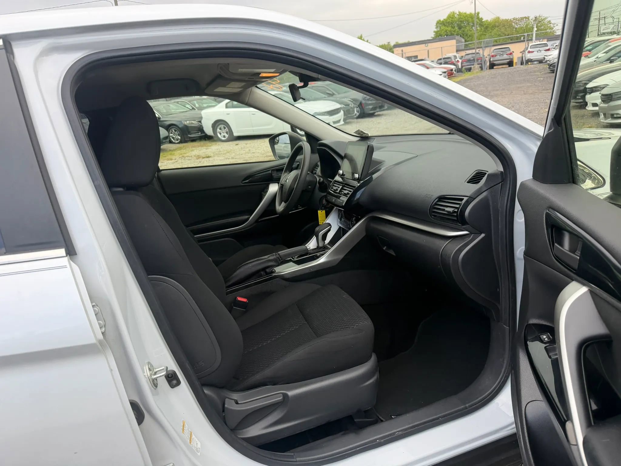 Used 2022 Mitsubishi Eclipse Cross LE FWD image 12