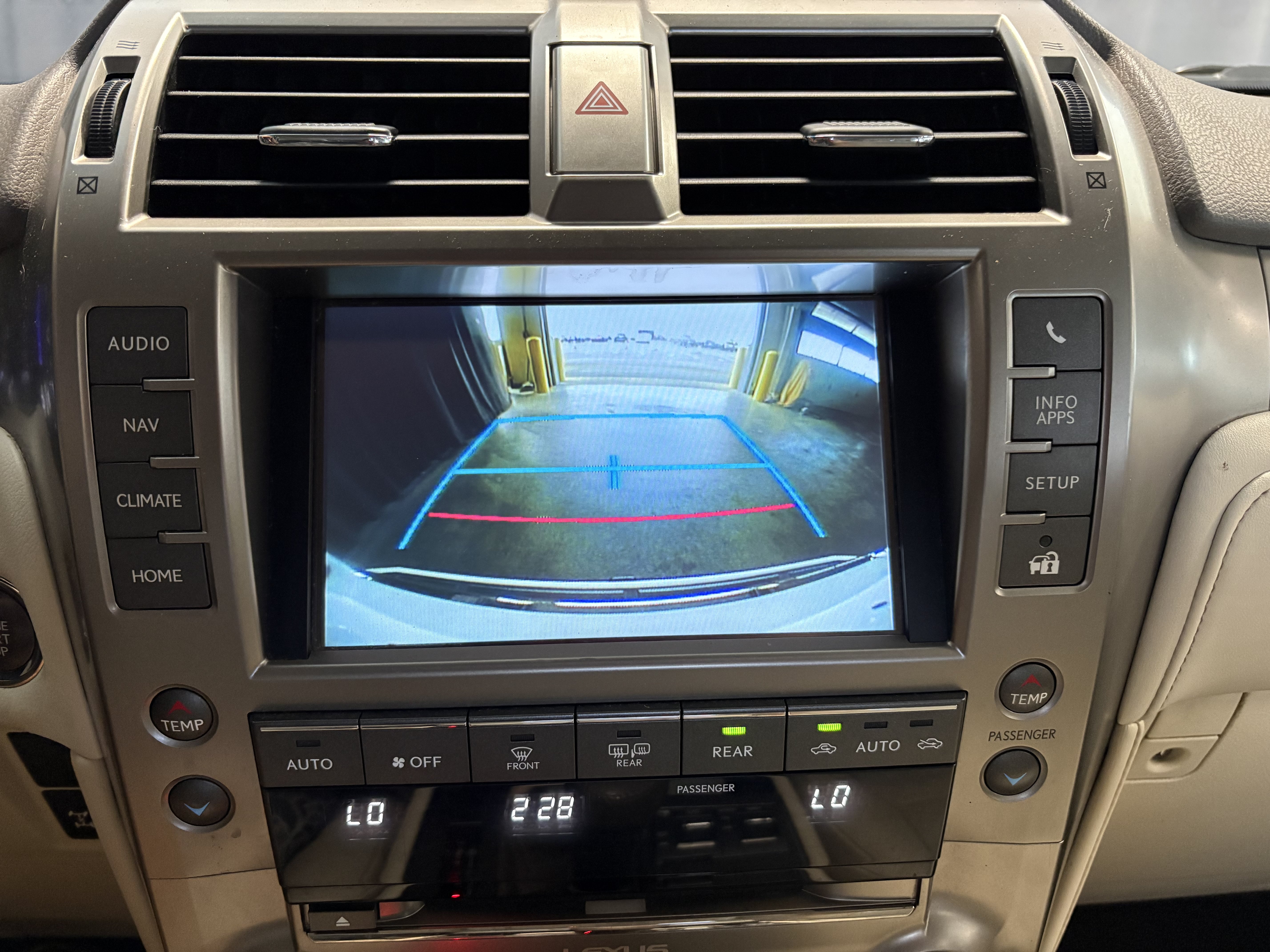 Used 2016 Lexus GX 460 w/ Premium Package AWD/4WD image 18
