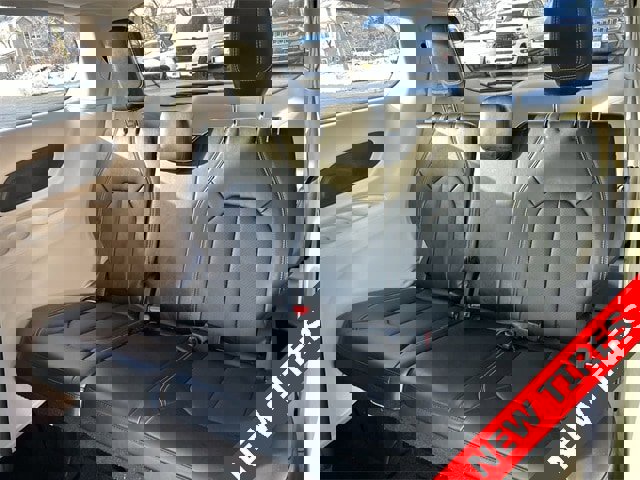 Certified 2024 Chrysler Pacifica Touring-L image 24