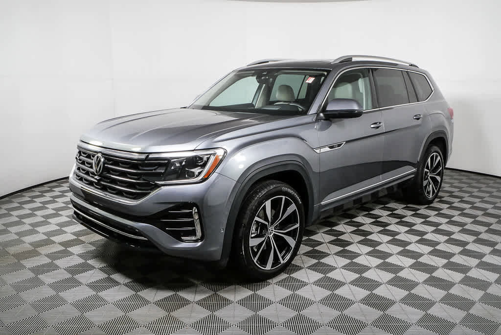 Certified 2025 Volkswagen Atlas SEL Premium R-Line image 28