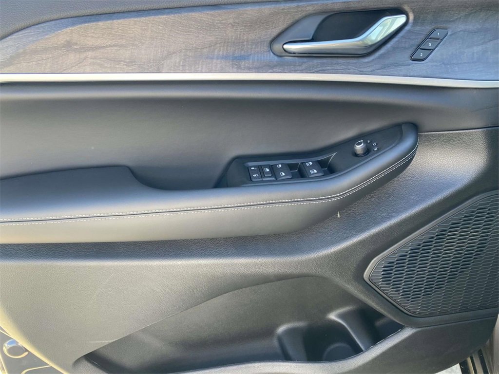 New 2025 Jeep Grand Cherokee L Limited w/ Luxury Tech Group II image 40