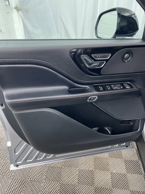 Used 2023 Lincoln Aviator Reserve w/ Equipment Group 201A image 8